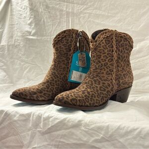 NWT LANE BOOTS LEOPARD PRINT SUEDE BOOTIES. Zippered. No box